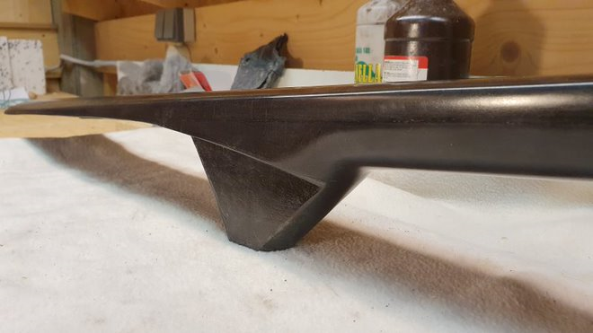 Lingsma electric upright bass - Fingerboard and neck are integrated into one hollow carbon shape
